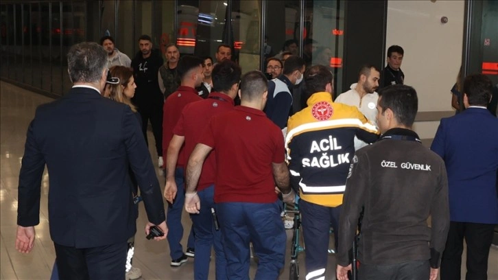 İstanbul'da tedavileri süren maden ocağı patlamasında yaralananların yakınları hastanede bekliy