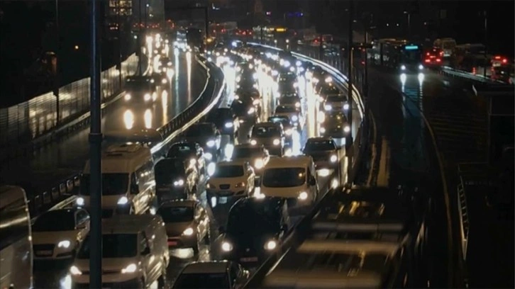 İstanbul'da trafikte yoğunluk yaşanıyor