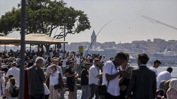 İstanbul'da vapur iskeleleri ve mesire alanlarında bayram yoğunluğu