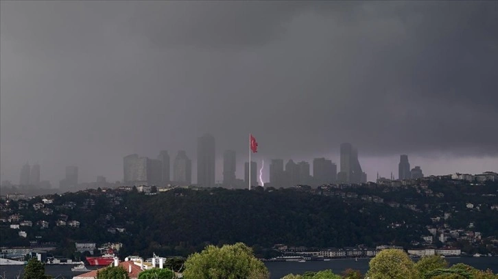 İstanbul'da yarın için kuvvetli sağanak uyarısı