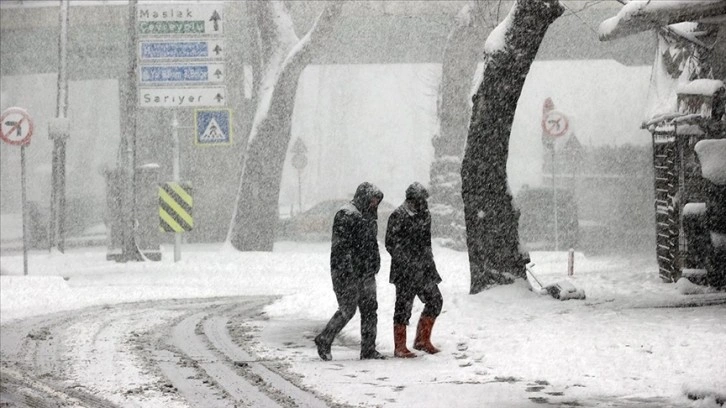 İstanbul'da yoğun kar yağışı etkisini sürdürüyor