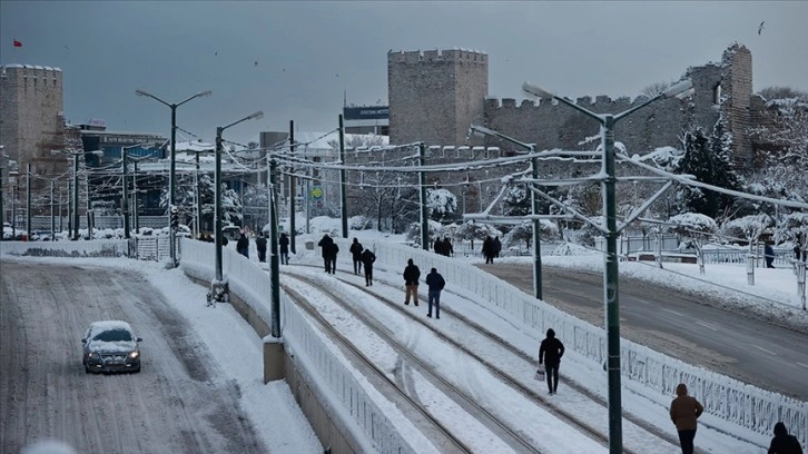 İstanbul'daki bazı üniversitelerde kar yağışı nedeniyle sınavlar ertelendi