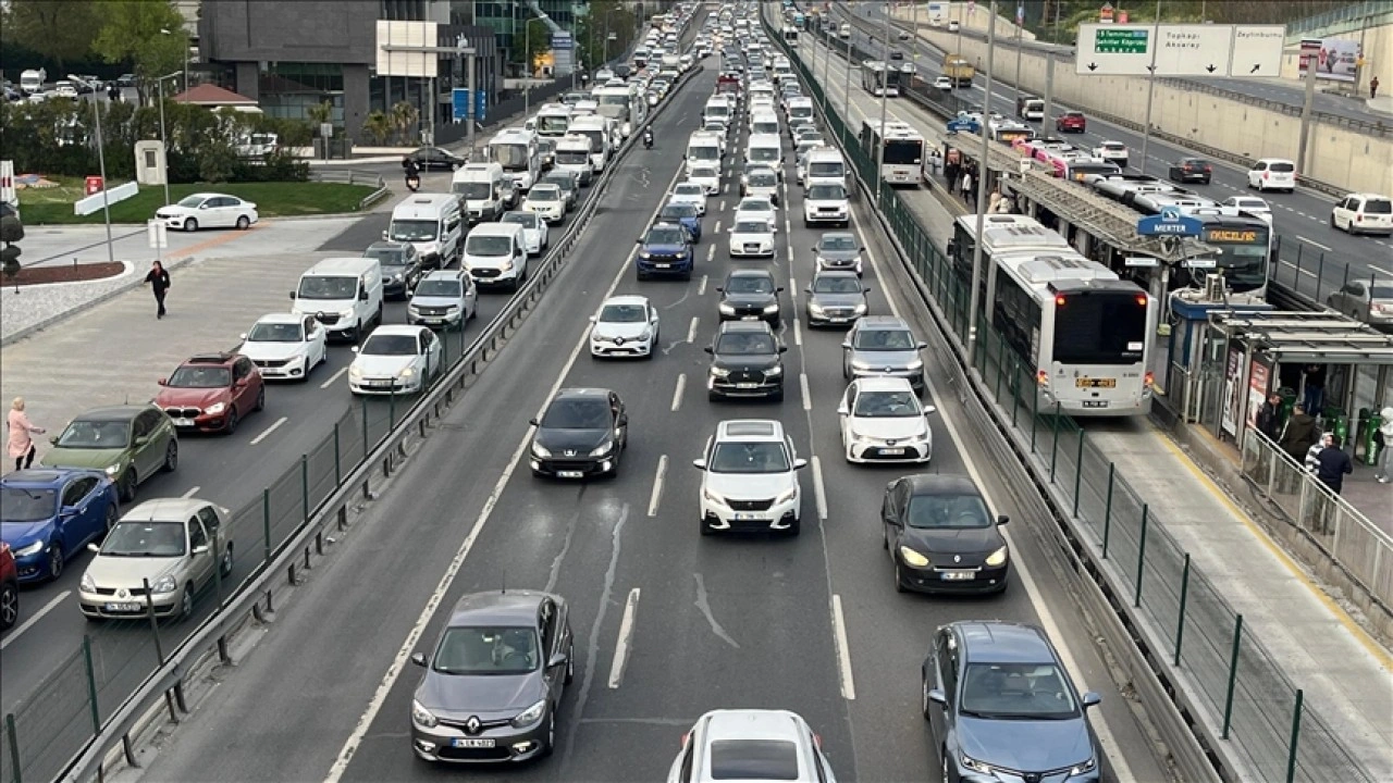 İstanbullular geçen yıl trafikte 105 saat kaybetti