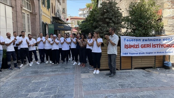 İşten çıkarılan işçiler İzmir Büyükşehir Belediyesini protesto etti