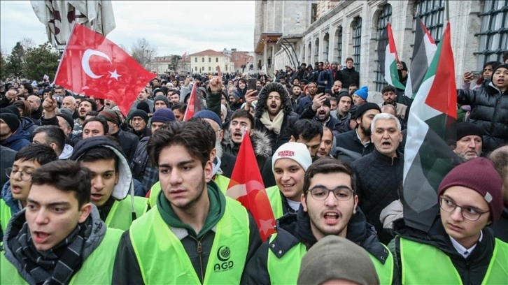 İsveç ve Danimarka'da Kur'an-ı Kerim yakılması Fatih'te protesto edildi