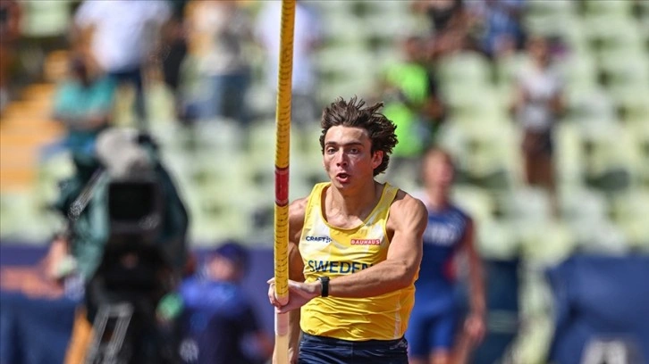 İsveçli atlet Duplantis, sırıkla atlamada kendisine ait dünya rekorunu geliştirdi