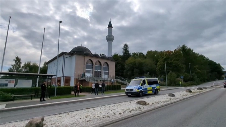 İsveç'te bir Iraklı, cami önünde Kur'an-ı Kerim'e saldırdı