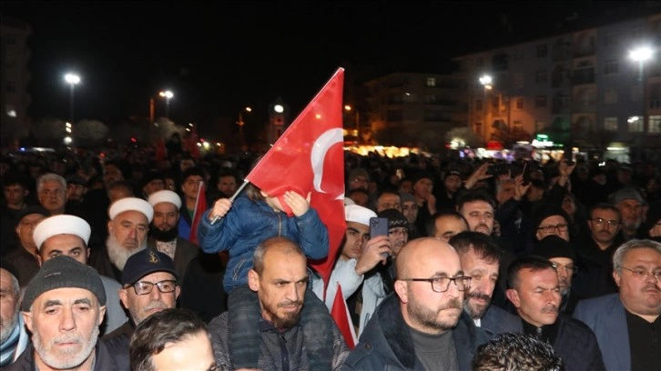 İsveç'te Kur'an-ı Kerim'in yakılması Karaman'da protesto edildi