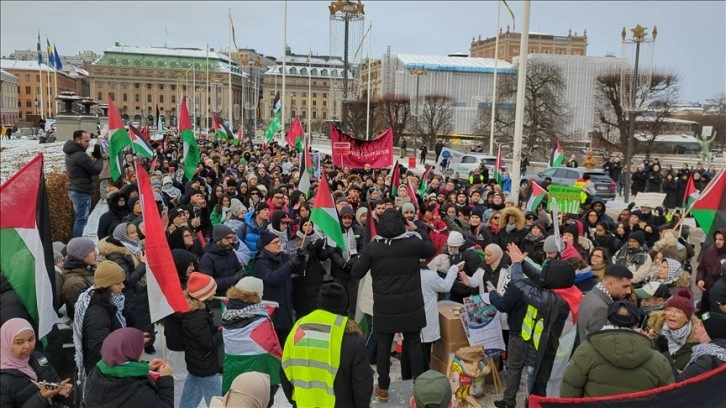 İsveç'te onlarca kişi, İsrail'in Gazze'ye yönelik saldırılarını protesto etti