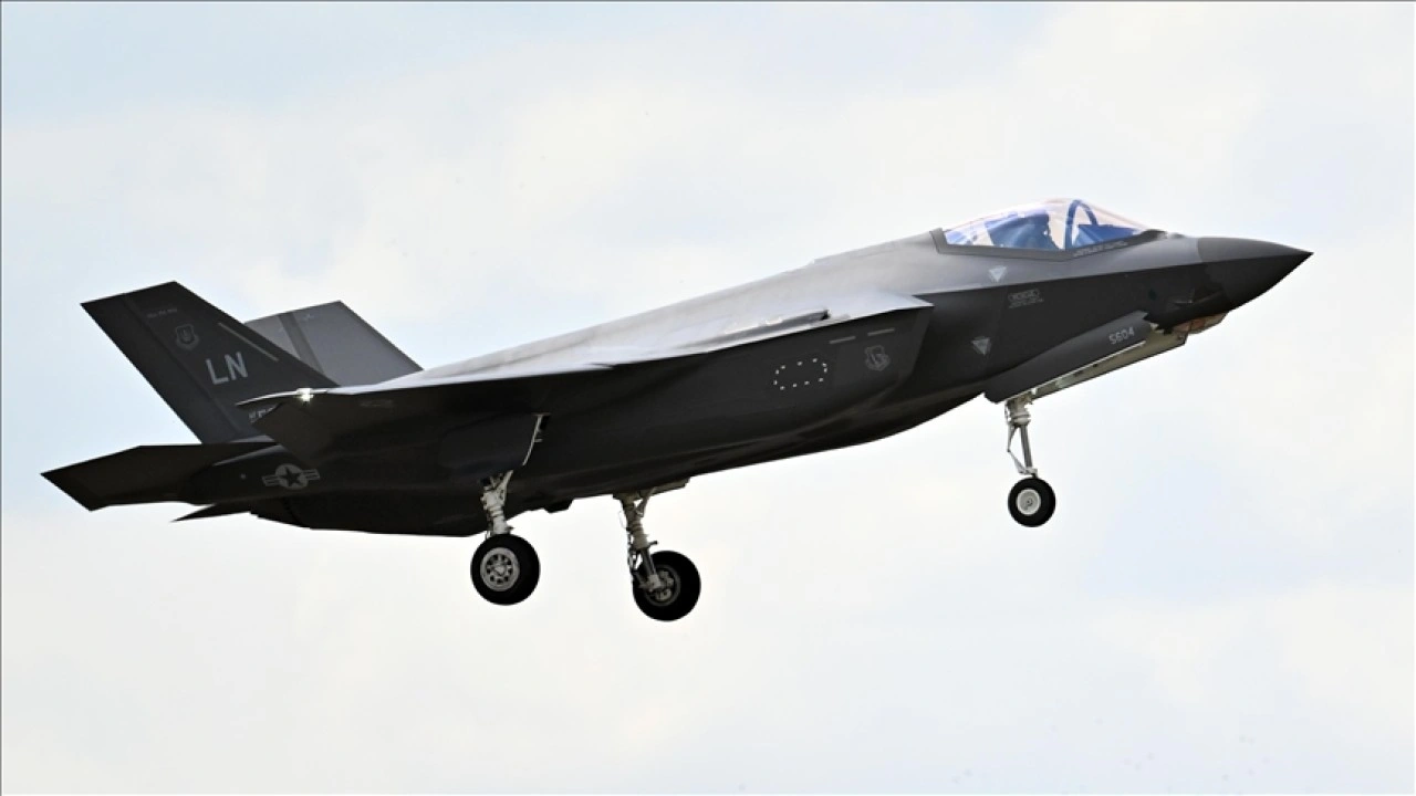 İsviçre'de ABD'den sipariş edilen F-35A savaş uçaklarının fiyatının sürekli artması tartış