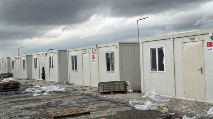 İsviçre Türk Toplumunun yardımıyla deprem bölgesinde tamamlanan konut ve konteynerler teslim edildi