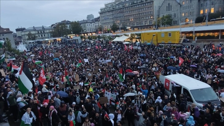 İsviçre'de, İsrail'in Gazze'ye yönelik saldırıları protesto edildi