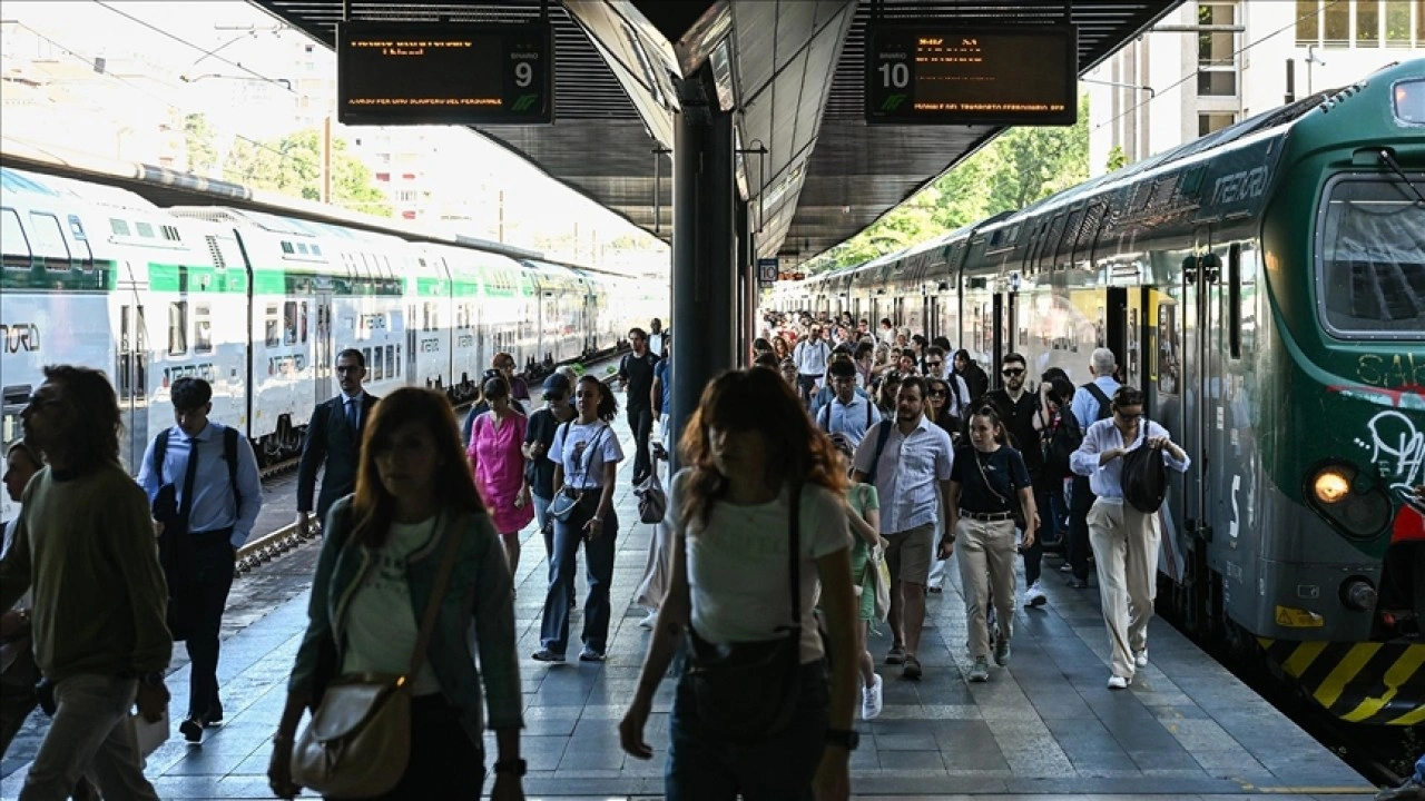 İtalya'da demir yolu sektöründe çalışanlar greve gitti