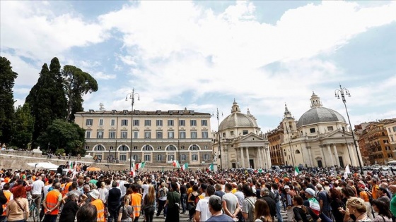 İtalya'da sağ seçmenler hükümeti protesto etti