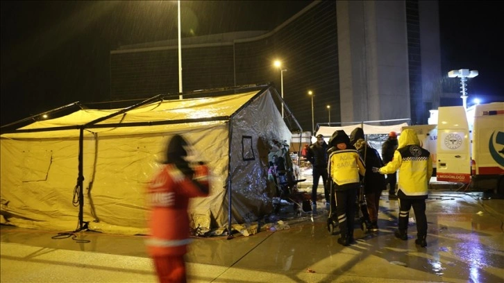 İtalya, depremzedeler için Türkiye'ye sahra hastanesi gönderecek