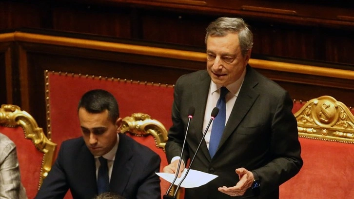 İtalya'da Başbakan Draghi, istifasını sunmak üzere Cumhurbaşkanı'na gitti