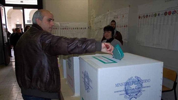 İtalya'da genel seçimlerde oy kullanma işlemi başladı
