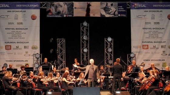 İtalyan tenor Safina sokak hayvanları için sahneye çıktı