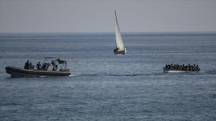 İtalya'nın Lampedusa Adası'na dün 5 binden fazla düzensiz göçmen geldi