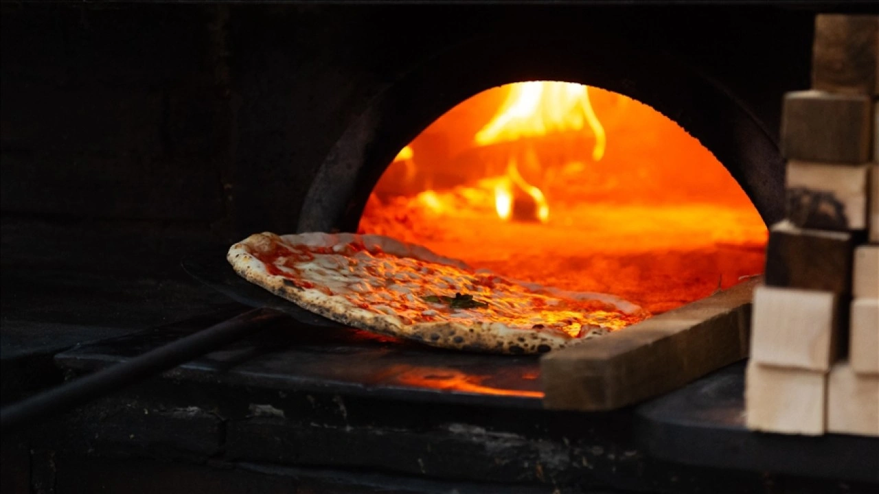 İtalyanların d&uuml;nyaca &uuml;nl&uuml; yemeği: Pizza