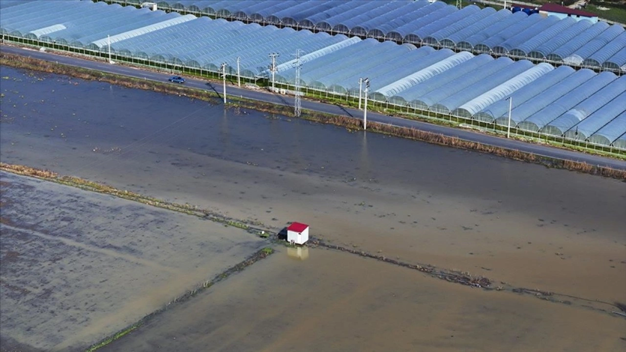 İzmir 6 g&uuml;nde şubat ortalamasının &uuml;zerinde yağış aldı