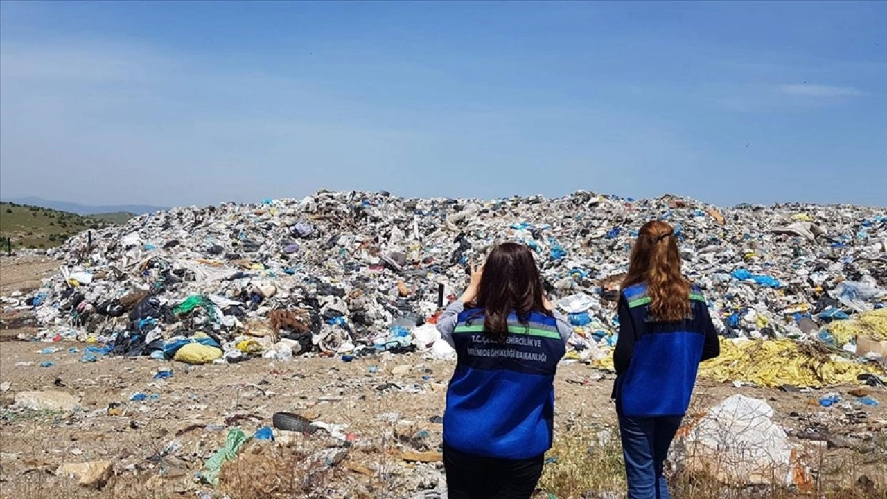 İzmir Büyükşehir Belediyesine açık alanda "vahşi çöp depolama" cezası