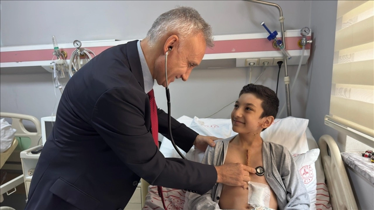 İzmir'de 12 yaşındaki Yusuf Selim, üçüncü kalp ameliyatıyla rahat nefese kavuştu