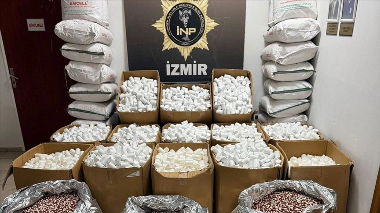 İzmir'de 2 milyon 309 bin 774 uyuşturucu hap ele geçirildi