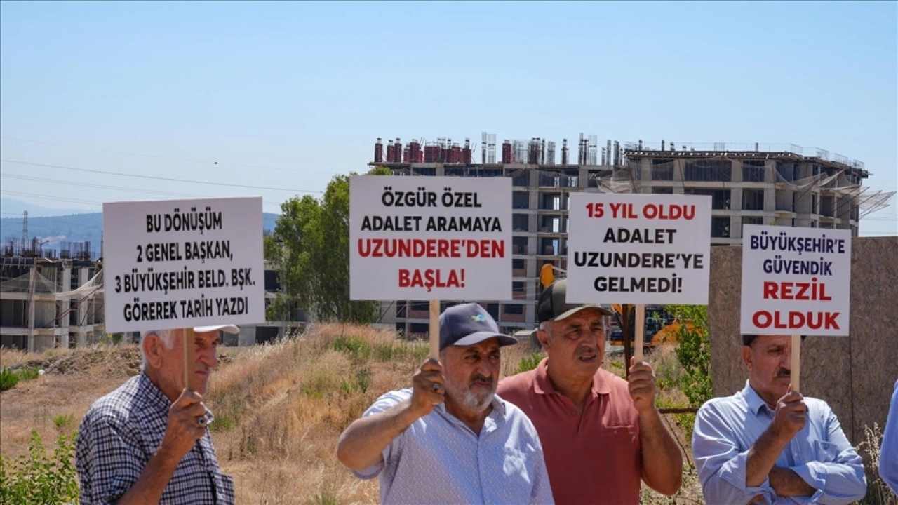 İzmir'de belediyeden umudunu kesen hak sahipleri, konut projesini kendileri tamamlamak istiyor