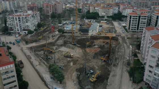 İzmir'de depremin yıktığı bölgede yeni binaların yapımına başlanıyor