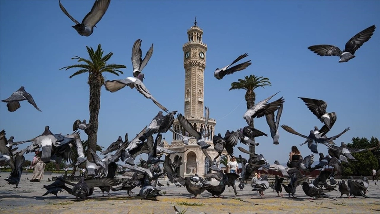 İzmir'de kent merkezinde bayram sessizliği hakim