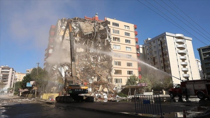 İzmir depreminde yıkılan binaya ilişkin belediye görevlilerine 2'şer yıla kadar hapis istendi