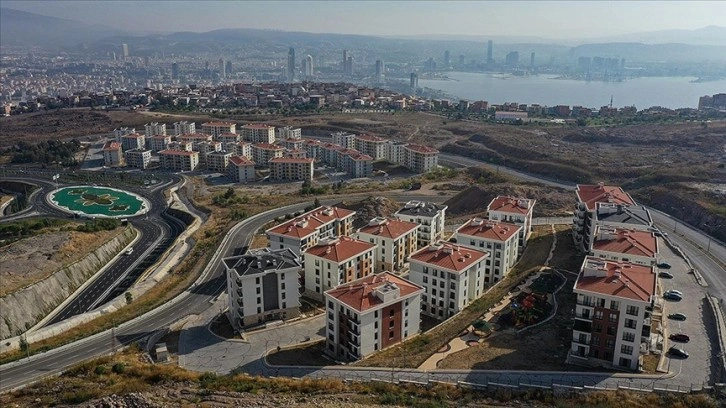 İzmir depreminin ardından depremzedelere 3 bin 887 konut teslim edildi