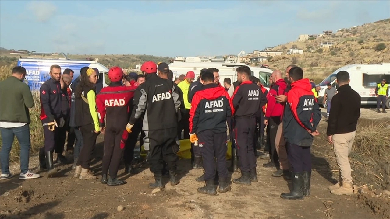 İzmir Foça'da selde kaybolan kişinin cansız bedenine ulaşıldı