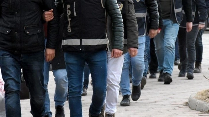 İzmir merkezli 'terörizmin finansmanı' operasyonunda 18 kişiye gözaltı