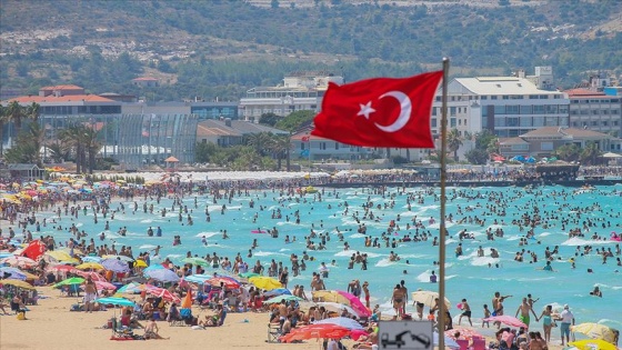 İzmir sahillerinde bayram tatili yoğunluğu