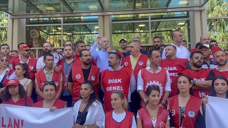 İzmir'de belediye iştiraki iki şirketin çalışanlarından 1 günlük iş bırakma eylemi