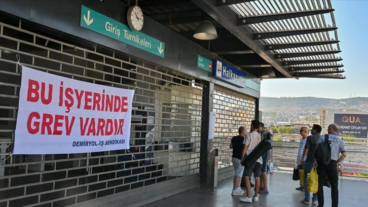 İzmir'de metro ve tramvay işçilerinin grevi sürüyor