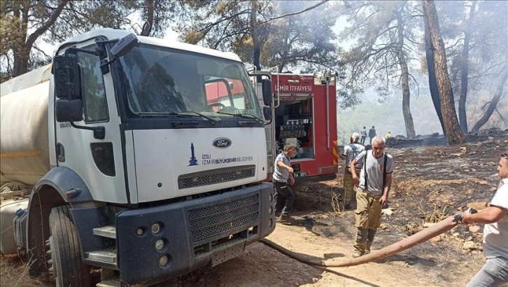 İzmir'de ormanlık alanda çıkan yangın kontrol altına alındı