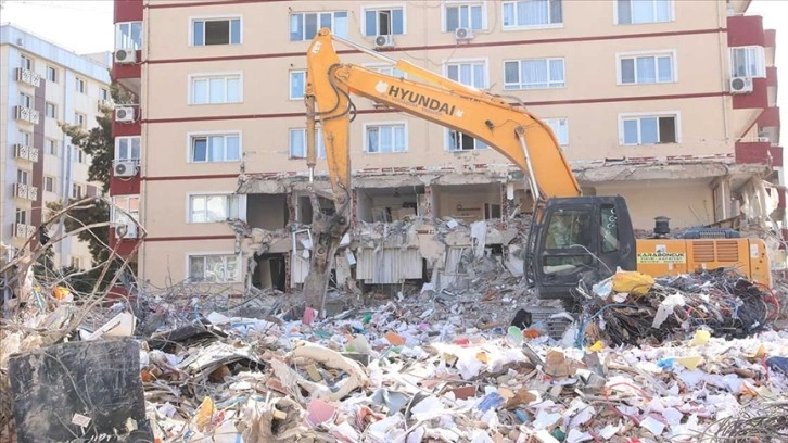 İzmir'deki depremde enkaz altından çıkarılan kadınların adalet çağrısı