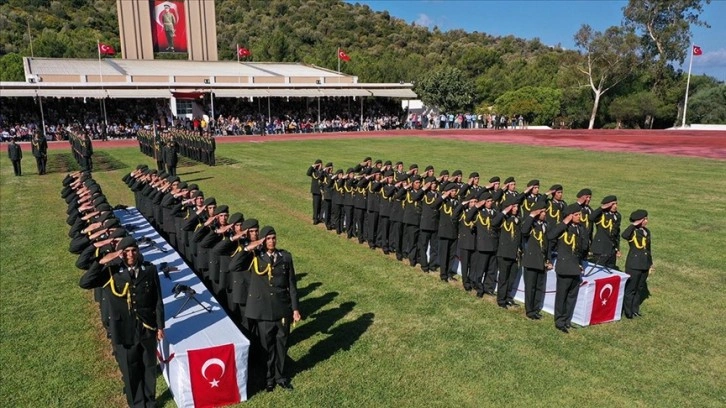 İzmir'deki Kara Harp Okulu Yerleşkesinde ant içme töreni yapıldı