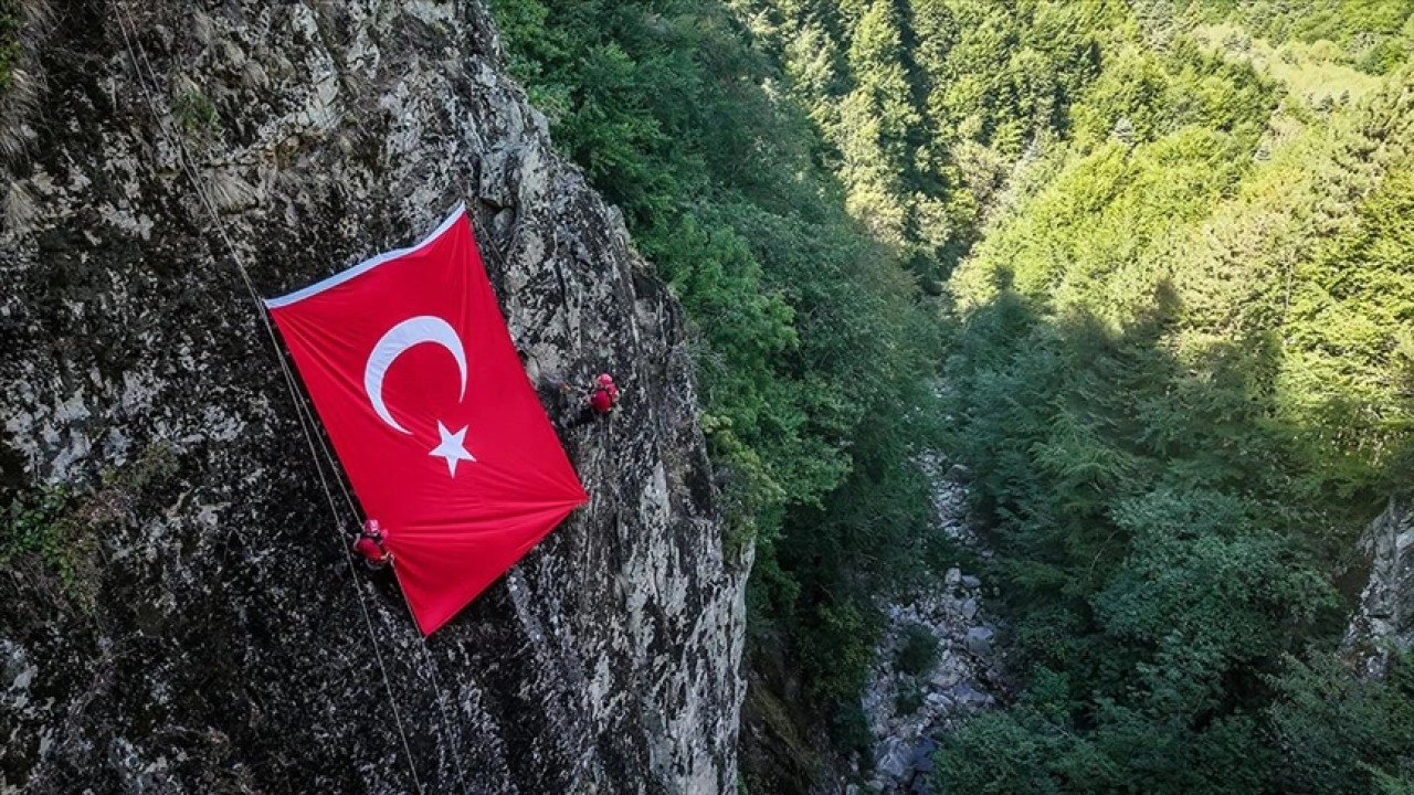 JAK timleri zorlu tatbikatlarla göreve her an hazır