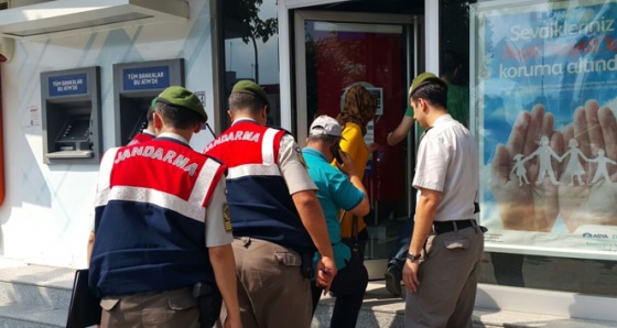 Jandarma ekipleri Bank Asya'ya girdi