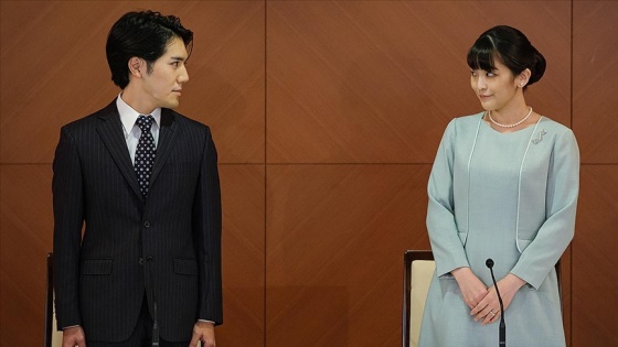Japon Prenses Mako ile eşi Komuro evliliklerine ilişkin soruları yanıtladı