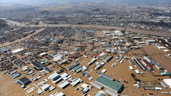 Japonya'da Mawar tayfununa karşı taşkın ve heyelan uyarısı