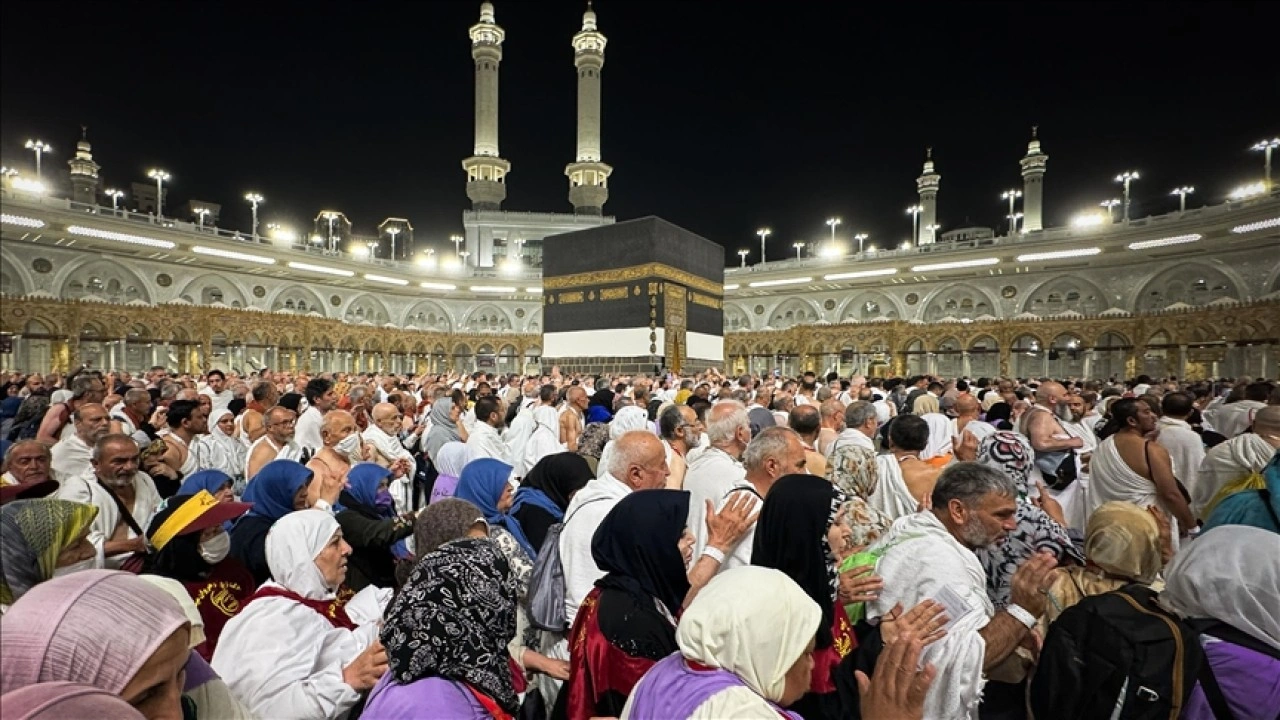 Kabe'de hacı adaylarının yoğunluğu artıyor