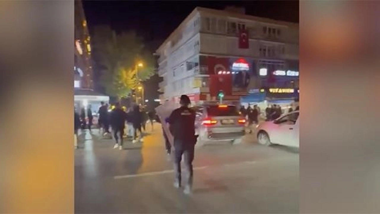 Kadıköy'de şampiyonluk kutlayan Galatasaraylı taraftarlara yönelik saldırı kamerada