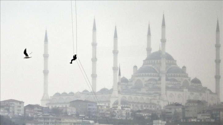 Kadın jandarmalar, 15 Temmuz Şehitler Köprüsü'nden halatlarla indi