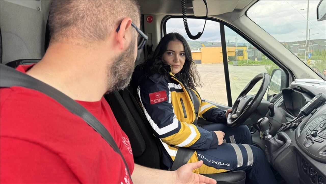 Kadın sağlıkçılar acil durumlarda ambulans direksiyonuna geçmek için eğitim aldı