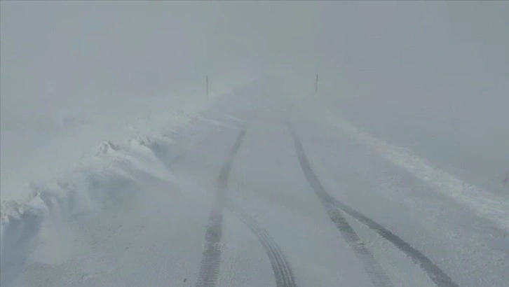 Kağızman-Ağrı kara yolu kar nedeniyle ulaşıma kapandı